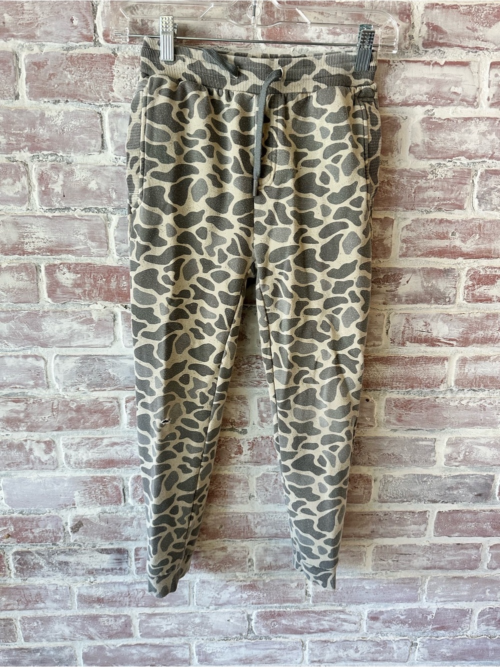 BURLEBO Kids Camouflage Print Joggers - Beige & Gray